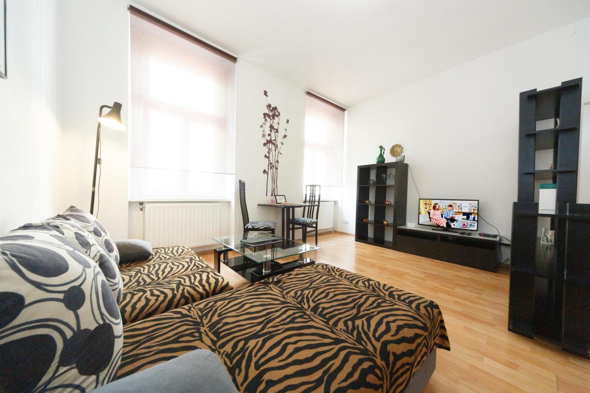 Apartment In Near Schoenbrunn & Westbahnhof - Keyless Check-in *